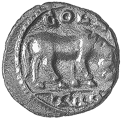 Eine Münze mit dem Kopf der Tyche ist zu sehen