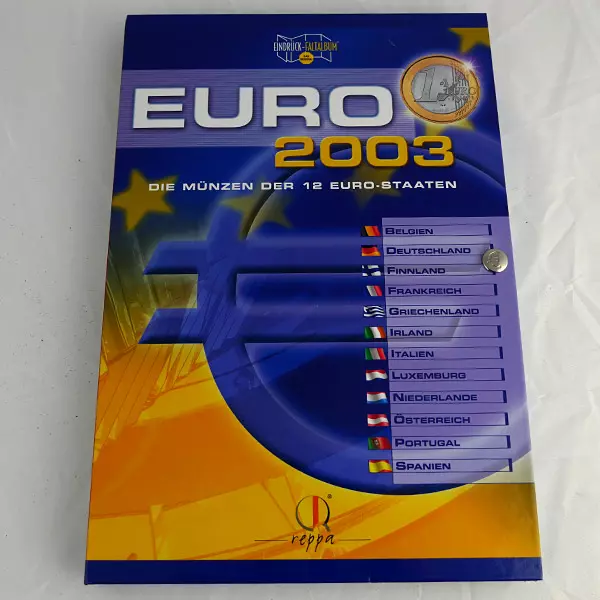 Faltalbum mit 12 prägefrischen Euro-Sätzen 2003