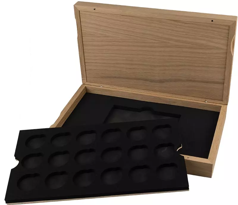 Holz-Kassette mit 18 Aussparungen und Zertifikatsfach